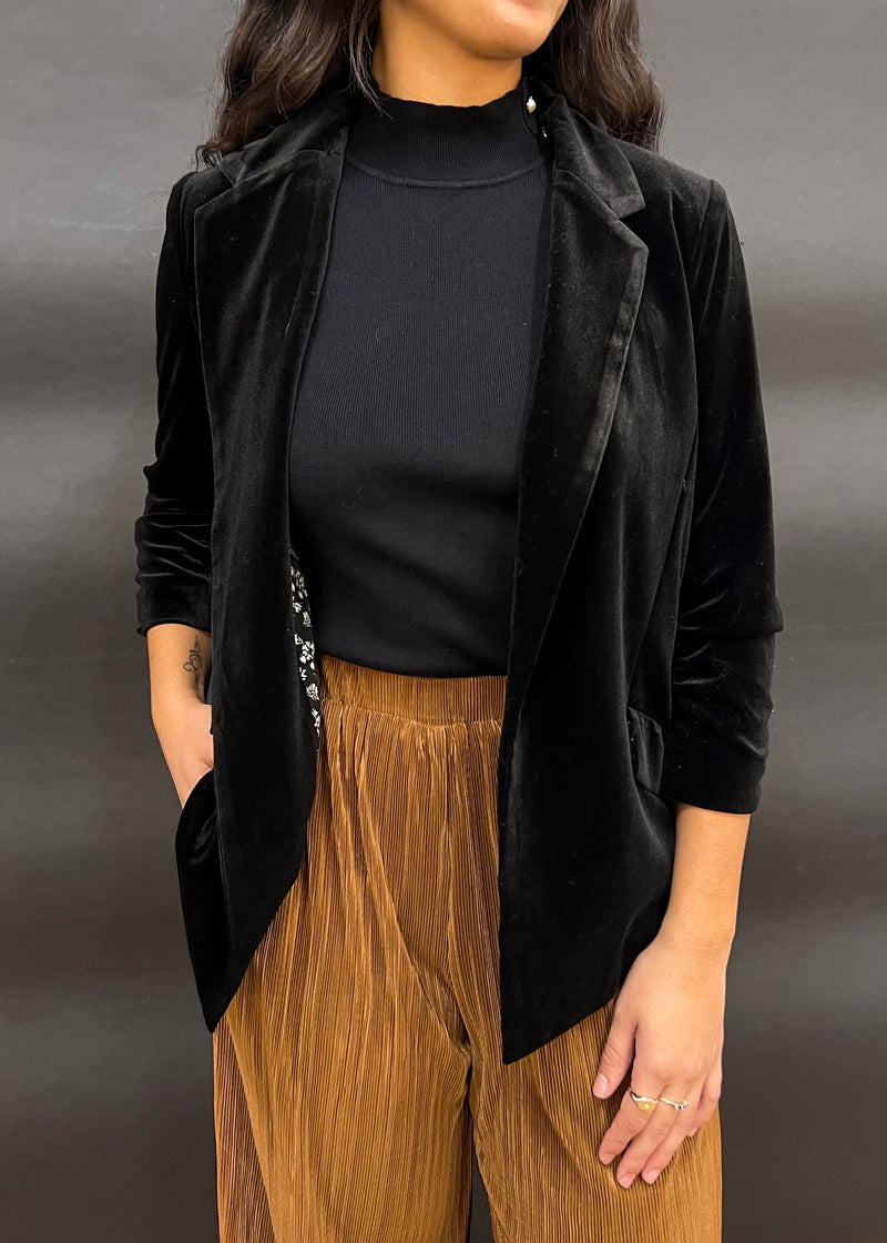 DINE ME VELVET BLAZER- BLACK