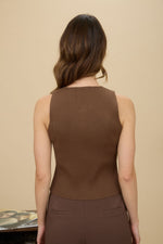 RIBBED KNIT VEST- BROWN