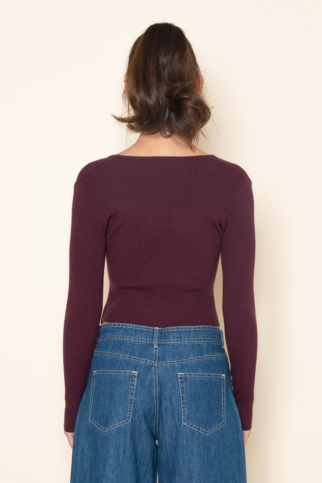 KNIT BUCKLE FRONT TOP- BURGUNDY